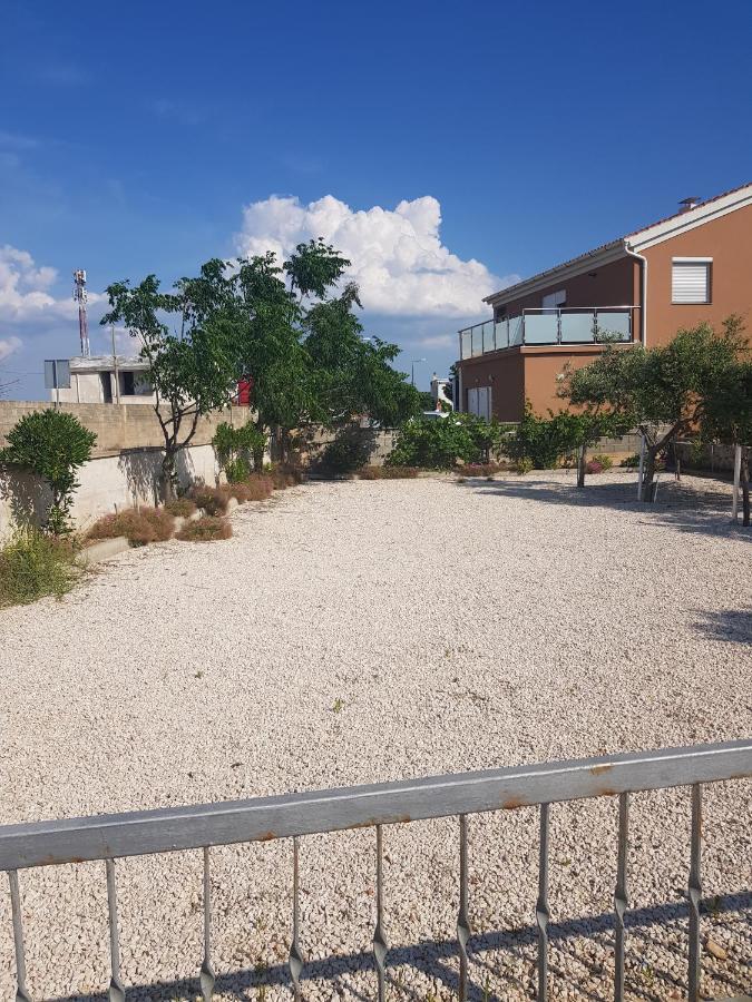 Appartement Astra à Vir Extérieur photo
